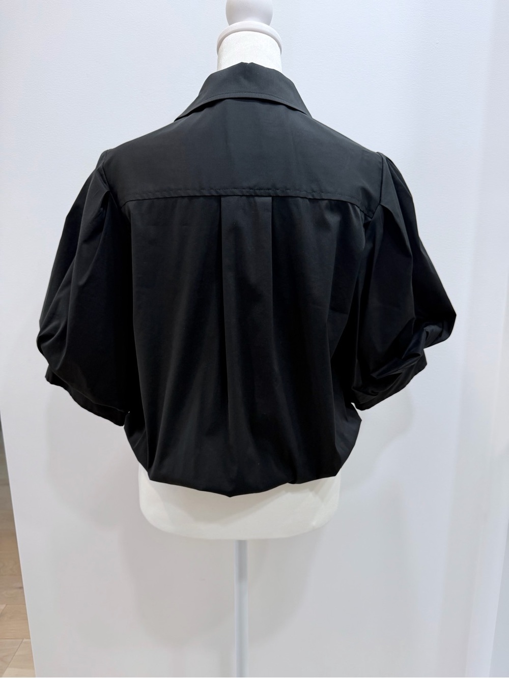 Finley Bomba Black Poplin Twist Puff-Sleeve Ladies Button-Down Top - Size XS - Picture 7 of 10